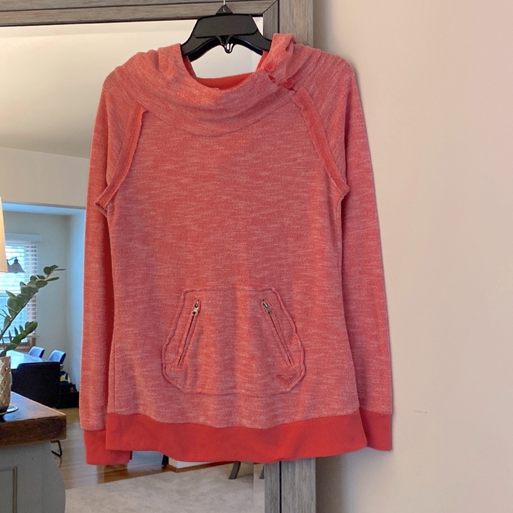 Roxy, S, knit logo hoodie, extra zip pockets, so cozy & comfy!! Two tone pink :)